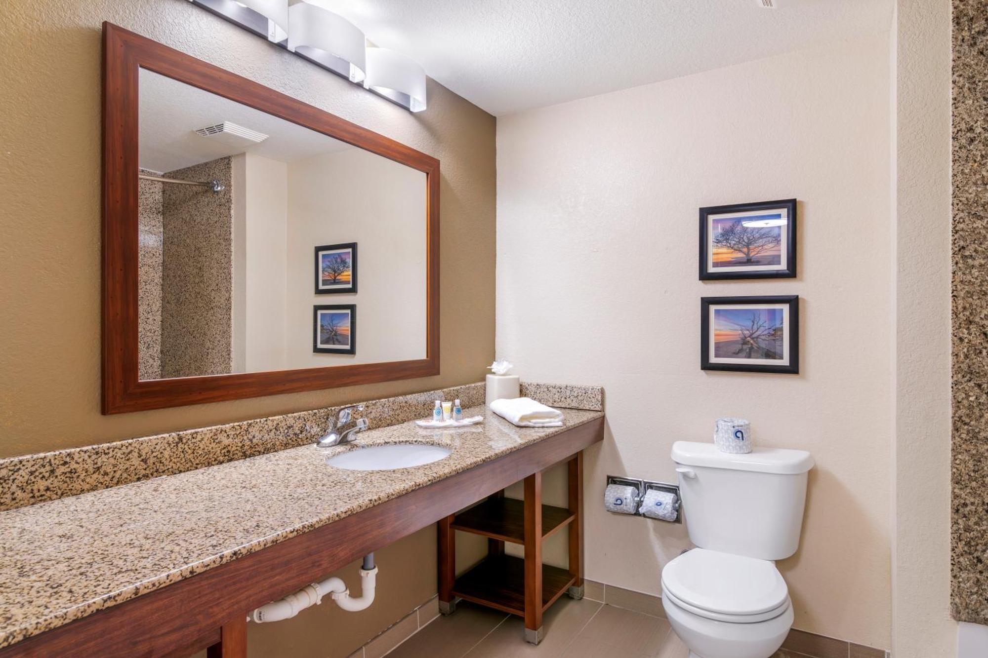 Comfort Suites Brunswick Esterno foto